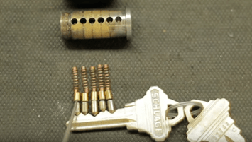 Pins and tumbler lock cylinder